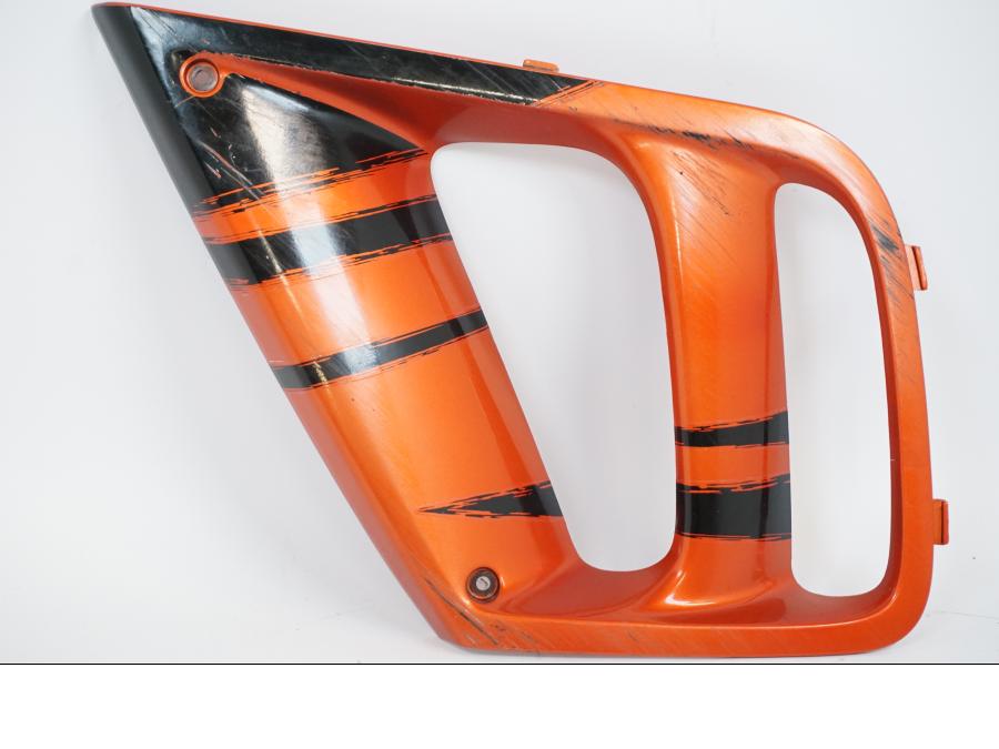 Framsidan på Sidkåpa från en Honda CBR 600 -1998 motorcykel.