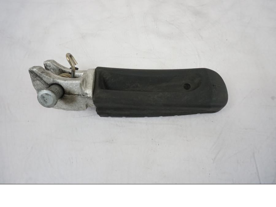 Baksidan på Fotpinne från en KTM 790 Duke -2019 motorcykel.