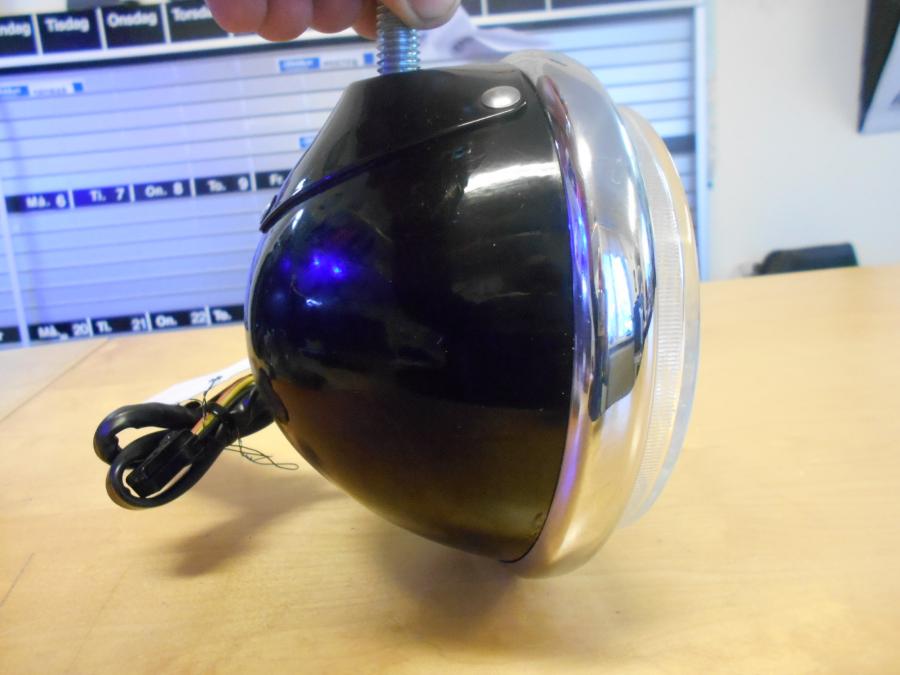 Baksidan på Strålkastare från en H-D Dyna Low Rider FXDL -2004 motorcykel.