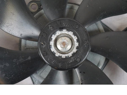 Höger sida på Vattenkylfläkt från en KTM 690 Duke -2014 motorcykel.