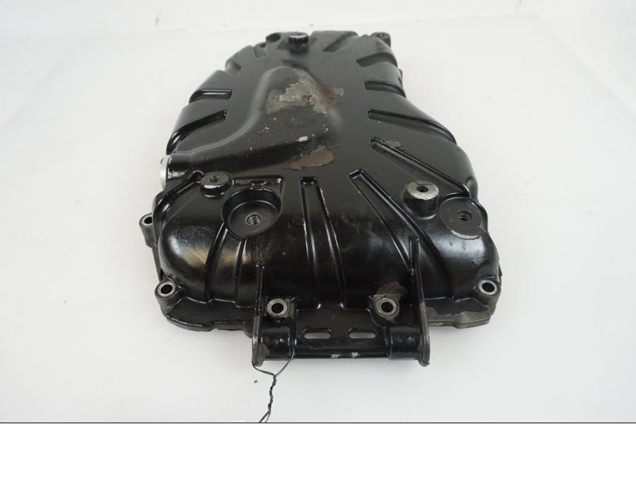 Vänster sida på Oljetråg från en BMW F 800 GS -2009 motorcykel.