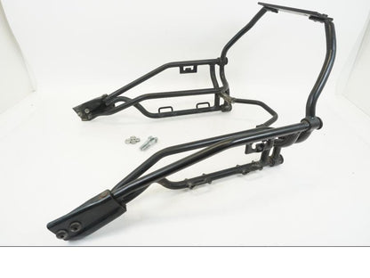 Framsidan på Sidoväskhållare från en Honda XL 1000 V -1999 motorcykel.