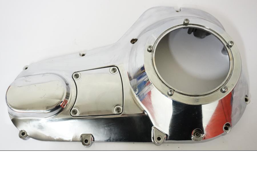 Framsidan på Transmissionskåpa från en H-D Electra Glide FLHT -2003 motorcykel.