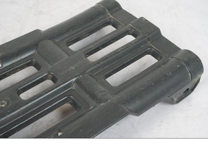 Höger sida på Hasplåt från en Suzuki LTA 750 XP E -2009 motorcykel.