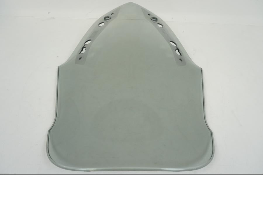 Snett uppifrån på Vindruta från en Yamaha X-Max 125 -2018 motorcykel.