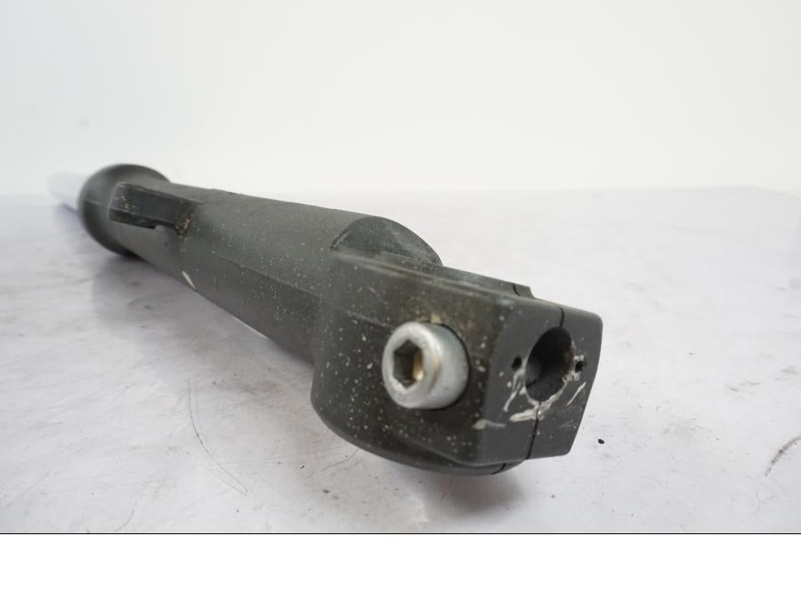 Snett uppifrån på Gaffelben från en Kawasaki ER-6N -2012 motorcykel.