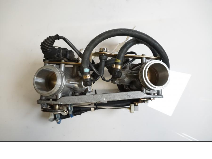 Framsidan på Spjällhus från en Ducati 748 -2001 motorcykel.