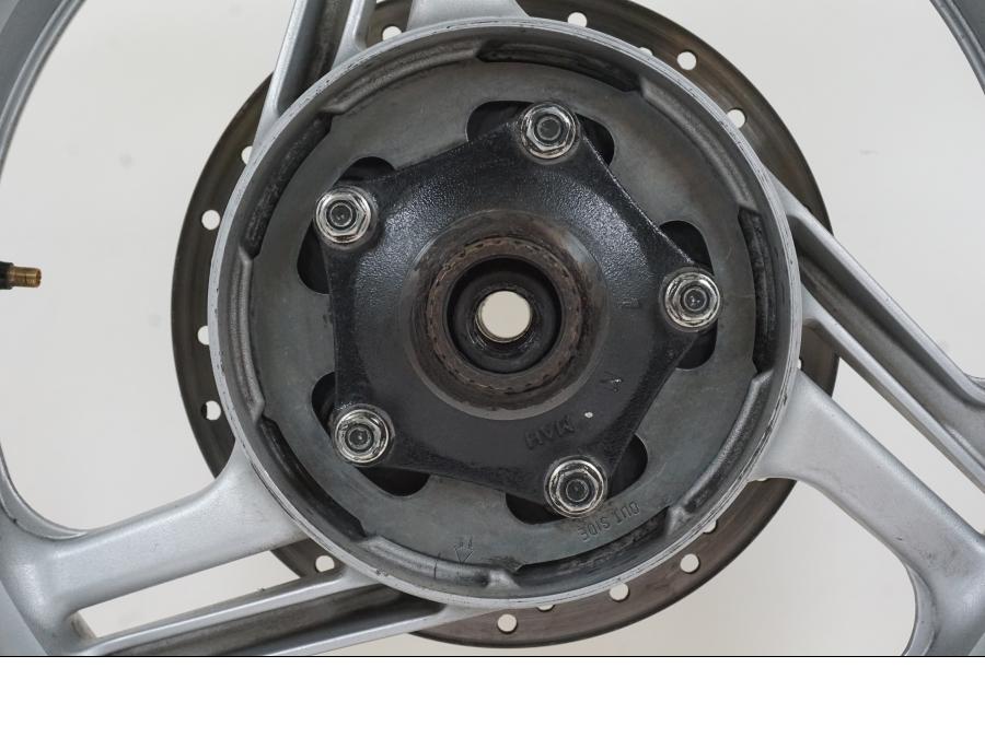 Baksidan på Hjulpaket från en Honda NT 700 -2008 motorcykel.