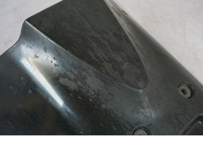 Snett nerifrån på Magkåpa från en Suzuki GSX 1300 RX -1999 motorcykel.