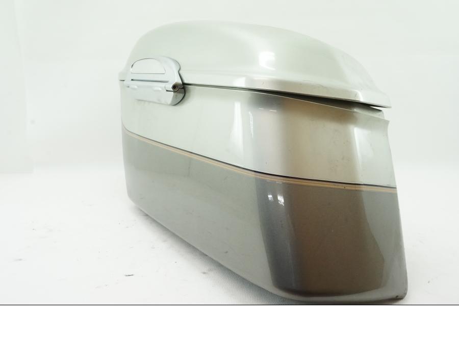 Baksidan på Sidoväska från en Yamaha XVZ 13TD -1999 motorcykel.