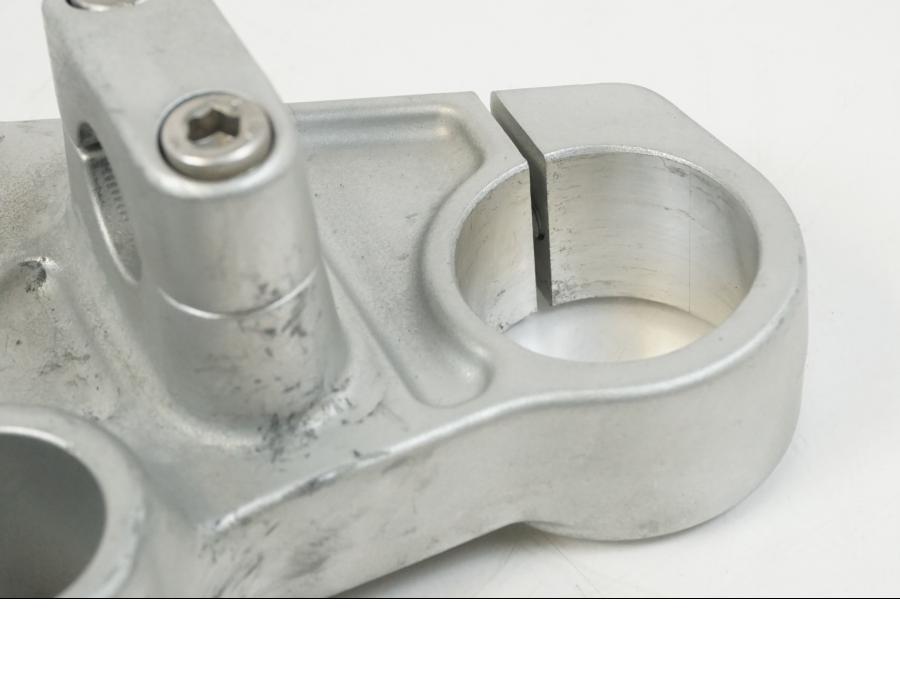 Vänster sida på Gaffelkrona från en BMW F 650 CS -2002 motorcykel.