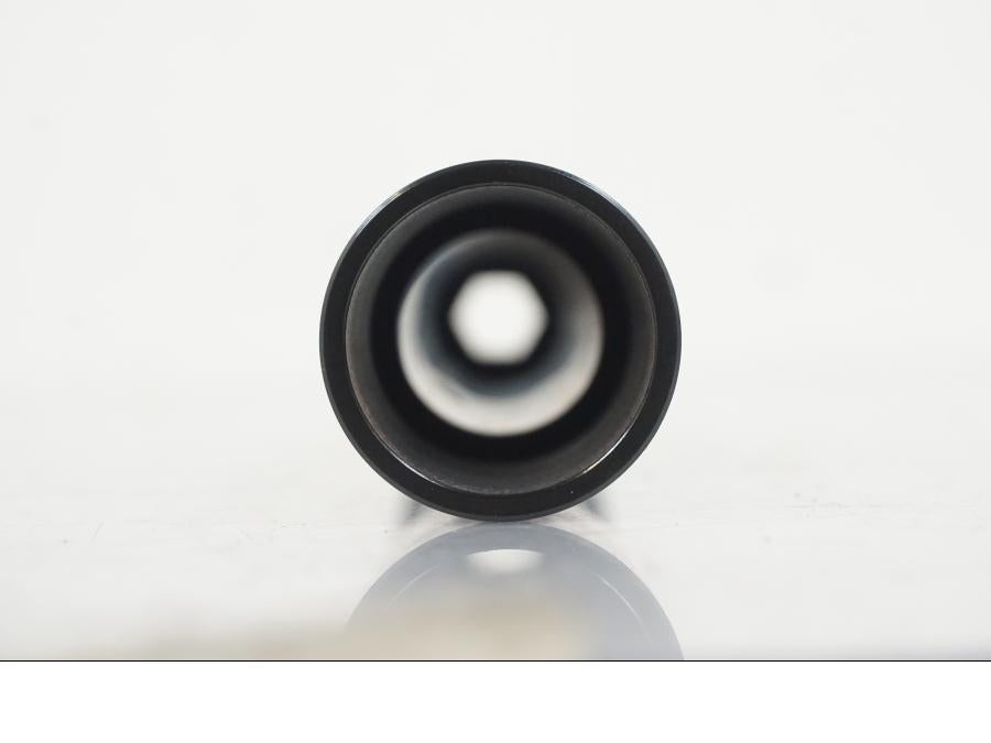 Snett nerifrån på Axel från en KTM 1290 Super Duke R EVO -2023 motorcykel.