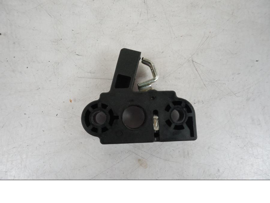 Vänster sida på Sadellåsmekanism från en Triumph Bonneville T120 -2021 motorcykel.