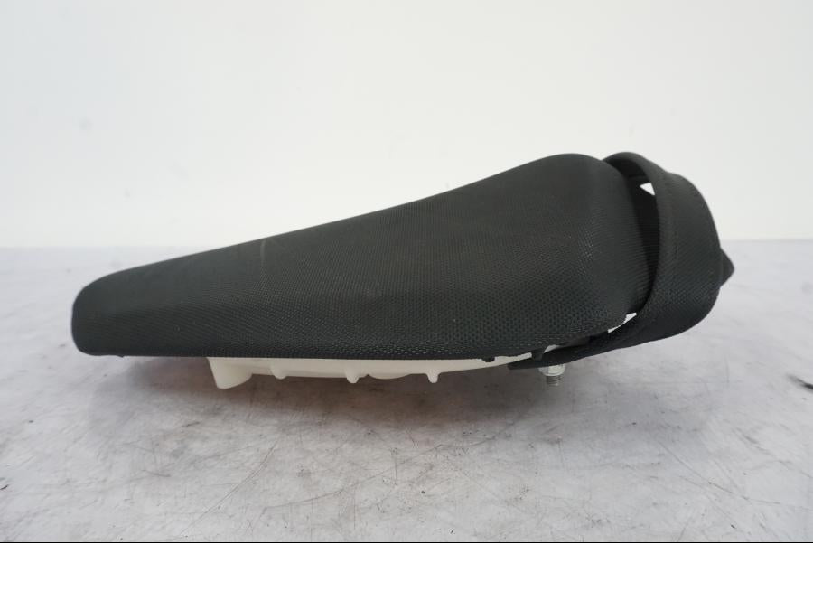 Baksidan på Sadel från en Kawasaki Z 800 -2014 motorcykel.