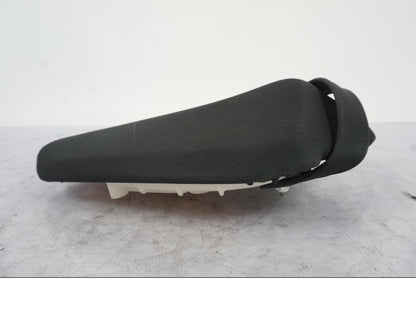 Baksidan på Sadel från en Kawasaki Z 800 -2014 motorcykel.