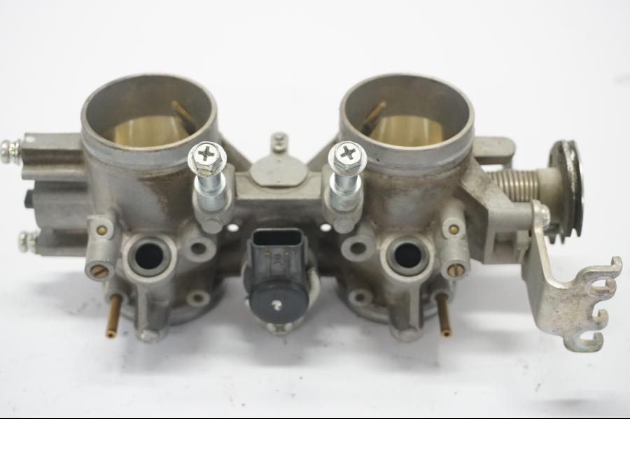 Framsidan på Spjällhus från en Yamaha MT-07 -2014 motorcykel.