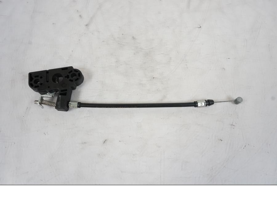 Baksidan på Sadellåsmekanism från en KTM 1290 Super Duke -2019 motorcykel.