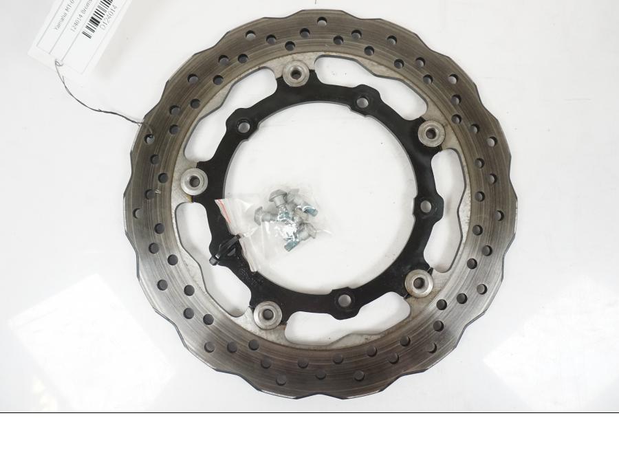 Framsidan på Bromsskiva från en Yamaha MT-07 -2019 motorcykel.