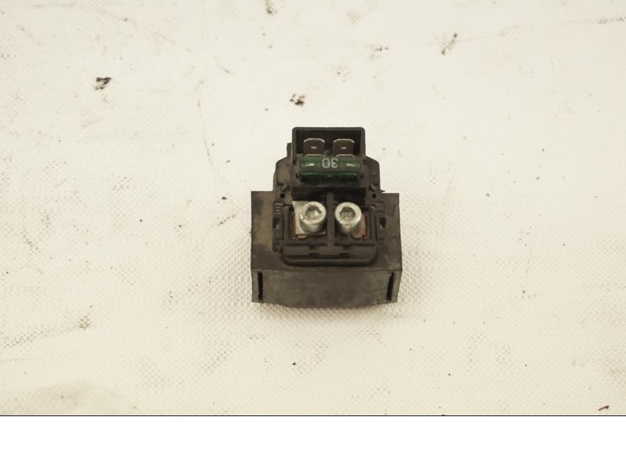 Framsidan på Startrelä från en Honda ST 1100 -1999 motorcykel.