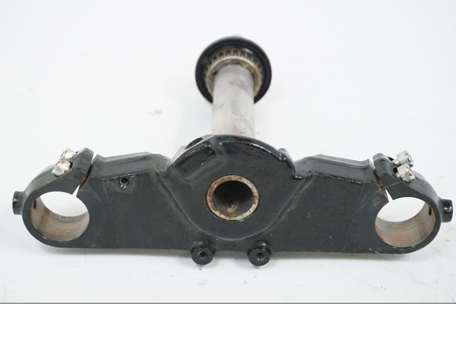 Snett nerifrån på Gaffelkrona från en Kawasaki VN 1500 -2002 motorcykel.
