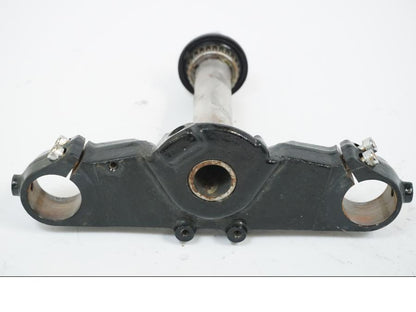 Snett nerifrån på Gaffelkrona från en Kawasaki VN 1500 -2002 motorcykel.