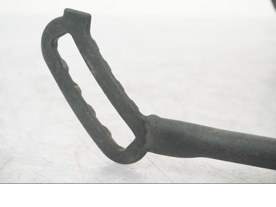 Baksidan på Vindrutefäste från en Triumph Tiger Explorer -2013 motorcykel.