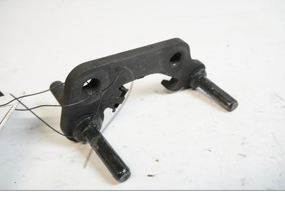 Framsidan på Bromsoksfäste från en Kawasaki ER-6N -2010 motorcykel.