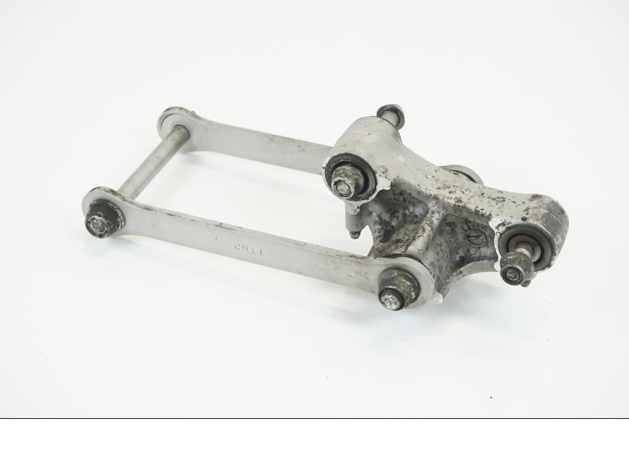 Baksidan på Stötdämparlänkage från en Kawasaki ZX-12R -2000 motorcykel.