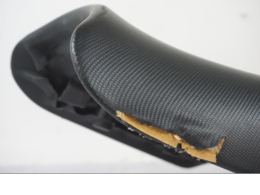 Vänster sida på Sadel från en Kawasaki ZZ-R 1400 -2009 motorcykel.