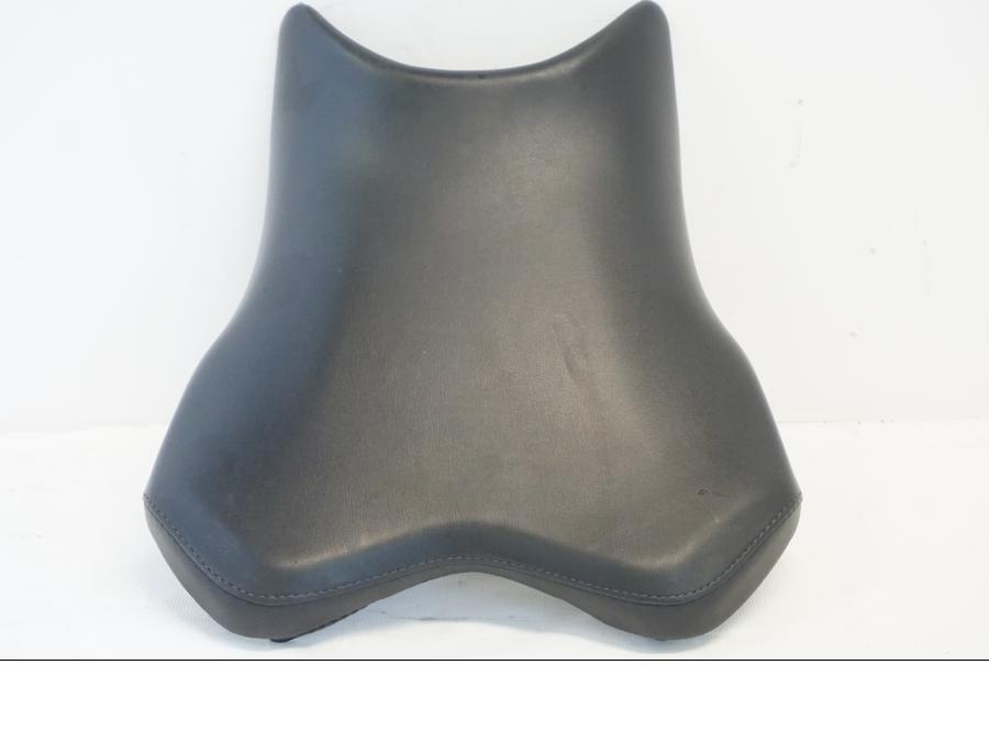 Snett uppifrån på Sadel från en Yamaha YZF R6 -2006 motorcykel.