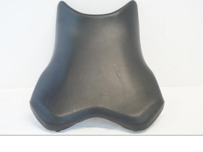 Snett uppifrån på Sadel från en Yamaha YZF R6 -2006 motorcykel.