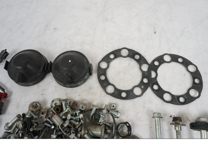 Baksidan på Skruv / Mutter etc från en Kawasaki Versys 650 -2014 motorcykel.