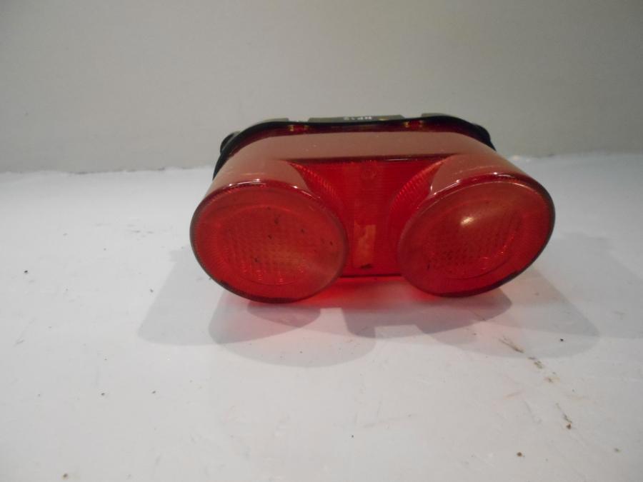 Framsidan på Baklampa från en Yamaha FZS 1000 -2002 motorcykel.