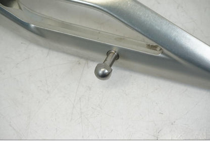 Vänster sida på Sidostöd från en Ducati Streetfighter V4 -2020 motorcykel.