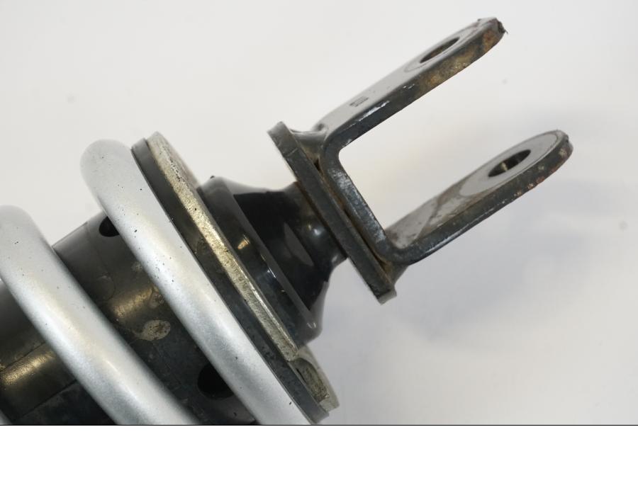 Vänster sida på Stötdämpare från en Yamaha MT-07 -2016 motorcykel.