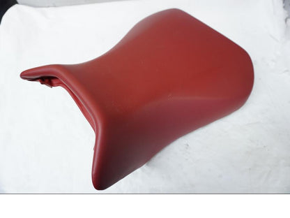 Baksidan på Sadel från en Suzuki SV 650 -2003 motorcykel.