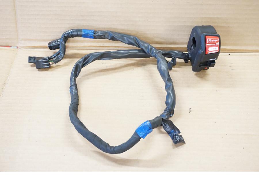 Framsidan på Styrelreglage från en Yamaha MT-09 Tracer -2019 motorcykel.