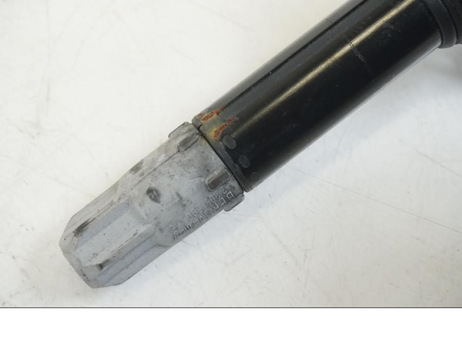 Höger sida på Tändspole från en Ducati Hyperstrada -2013 motorcykel.