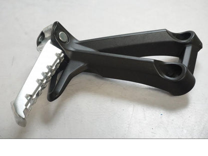 Höger sida på Fotpinne från en Yamaha MT-09 -2019 motorcykel.