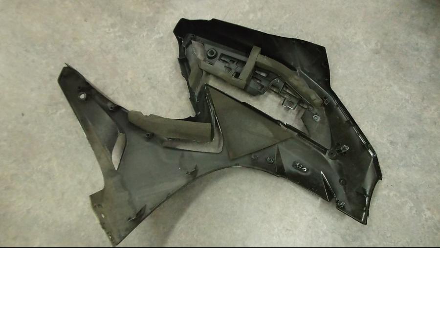 Höger sida på Sidkåpa från en Yamaha FJR 1300 -2015 motorcykel.