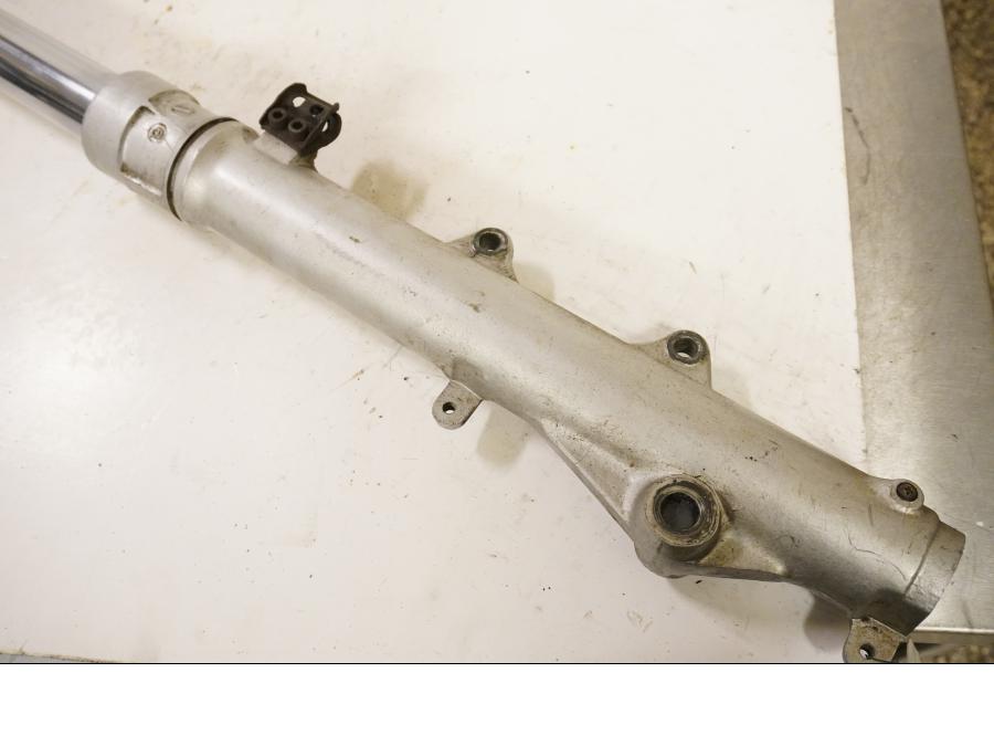 Baksidan på Gaffelben från en Yamaha XT 600 -1990 motorcykel.