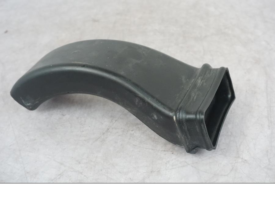 Höger sida på Luftburksnorkel från en KTM 1290 Super Adventure S -2022 motorcykel.