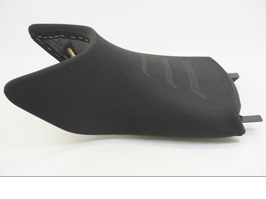 Höger sida på Sadel från en KTM 1290 Super Adventure -2021 motorcykel.