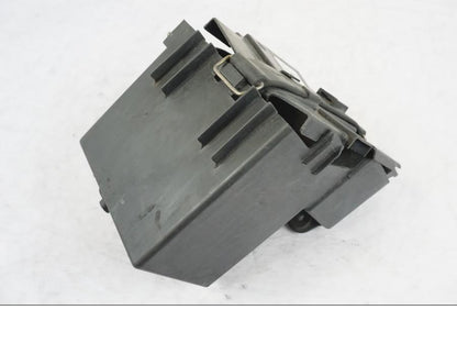 Framsidan på Batterihållare från en Honda CBR 1000 F -1989 motorcykel.