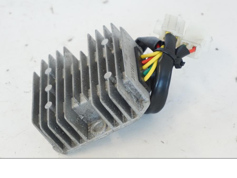 Höger sida på Likriktare från en Kymco Agility 125 -2019 scooter.