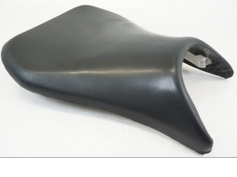 Framsidan på Sadel från en Yamaha YZF R6 -1999 motorcykel.