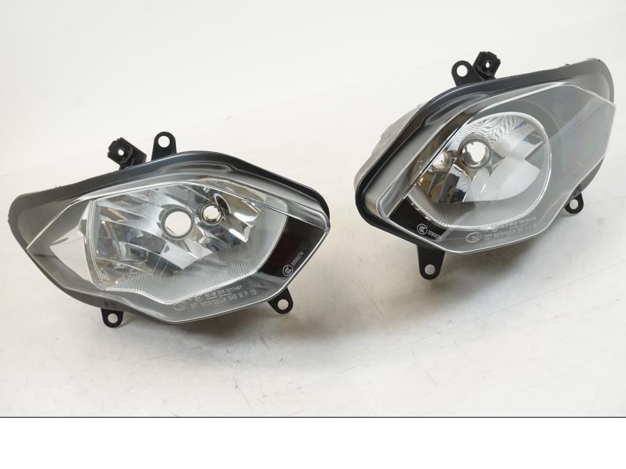 Framsidan på Strålkastare från en BMW R 1200 RS -2014 motorcykel.