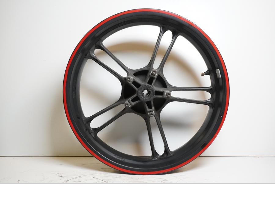 Extrabild2 på Fälg från en Yamaha YZF-R 125 -2009 motorcykel.