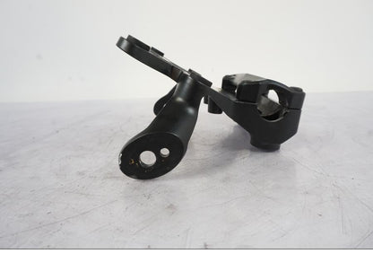 Höger sida på Instrumentfäste från en KTM 125 Duke -2017 motorcykel.