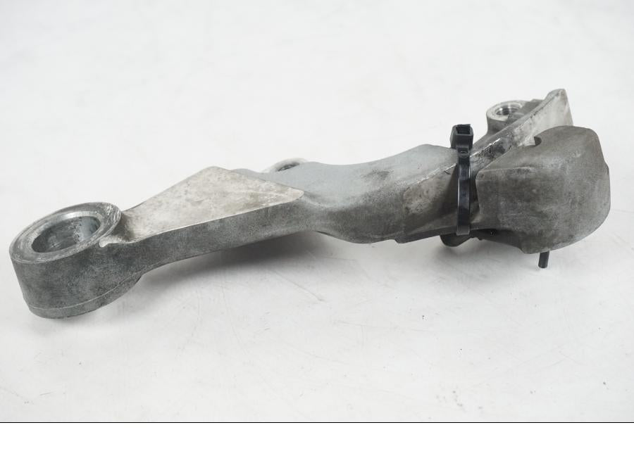 Höger sida på Bromsoksfäste från en H-D Softail FXCW Rocker -2008 motorcykel.